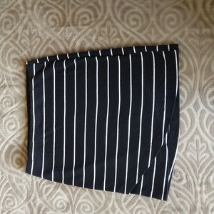 Black and White Striped Mini skirt Medium 🖤